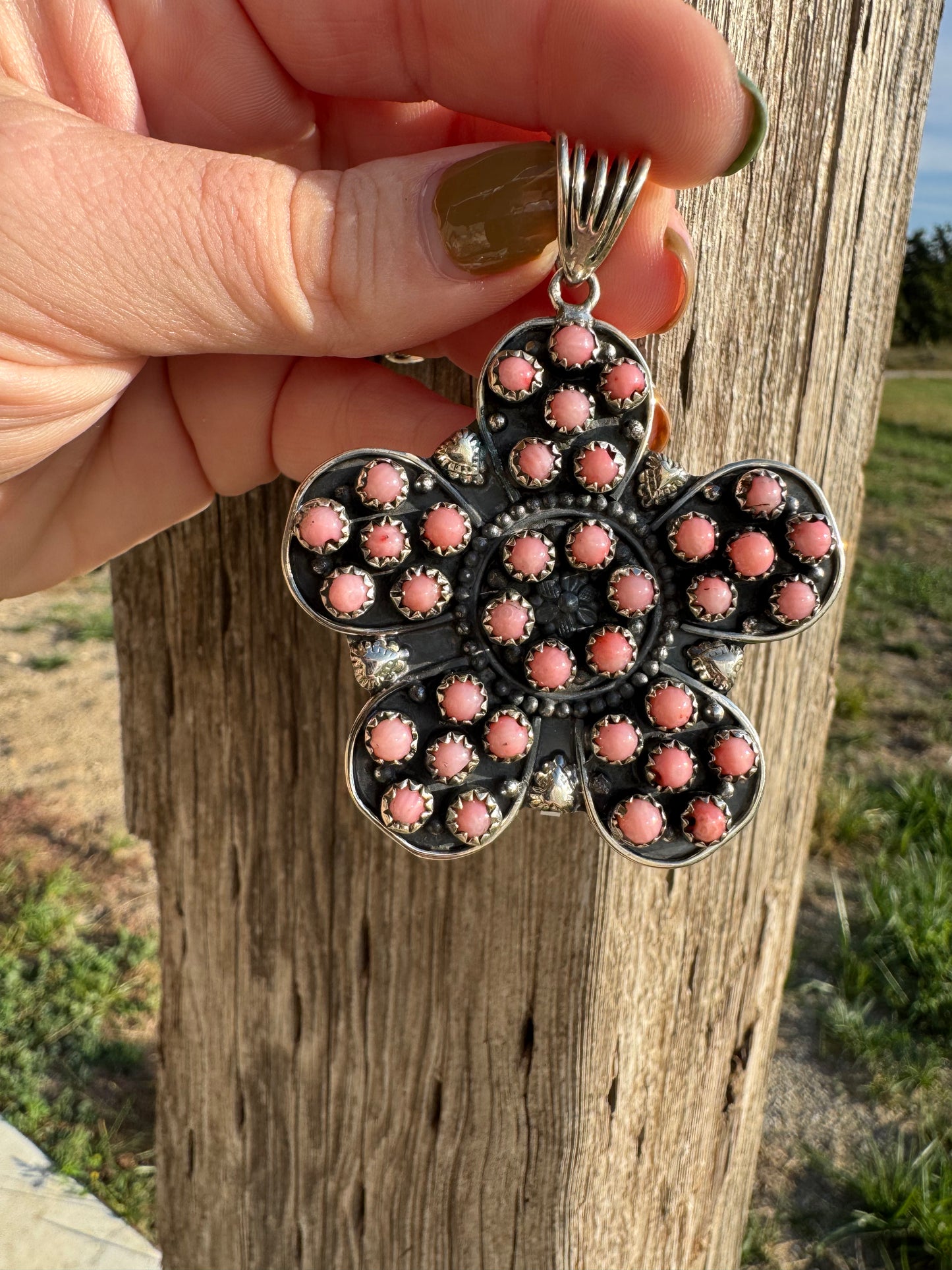 Statement Pink Conch Flower Pendant – Waylon’s Rockin Boutique
